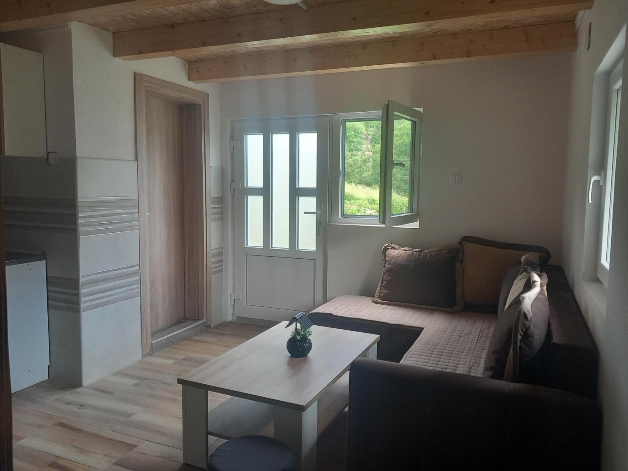 Seosko Domacinstvo Aprcovic Kır Evi Plužine